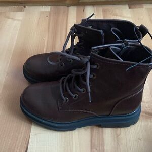 Dreamparis boots used one time size 8